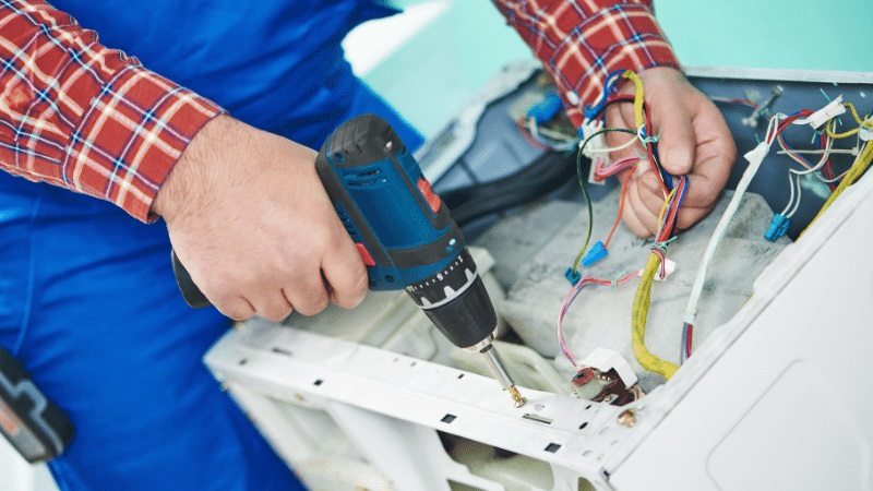 Sultanbeyli Eminçelik Eminçelik çamaşır makinesi kart tamiri – Su almama arızası orijinal parça ile giderildi. - Teknik servis örneği